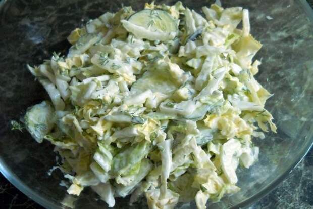 Салат с капустой, огурцом и сулугуни Салат с капустой, огурцом и сулугуни