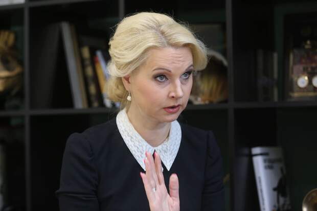 Скандально известная Татьяна Алексеевна Голикова, занимающая высокий пост вице-премьера, руководит не только своим ведомством, но и Министерством труда.-3