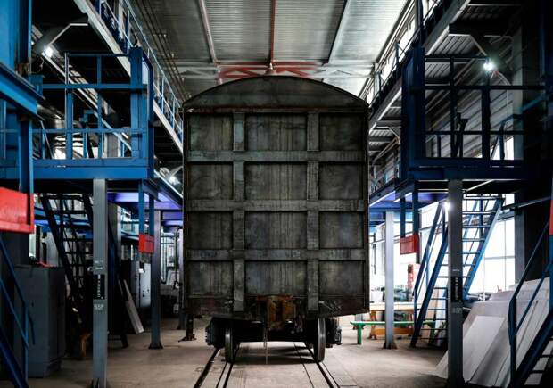 Грузовое вагоностроение в ожидании кризиса. На фоне действий РЖД и падения перевозок цистерны становятся драйвером рынка, а полувагоны уходят в отстой