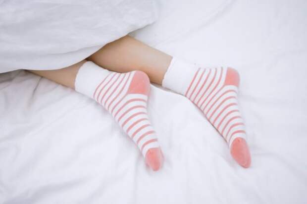 Носки в постель - одевать или нет?