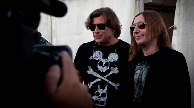 Группа "Би-2" вынуждена рекламировать концерты в продуктовых магазинах