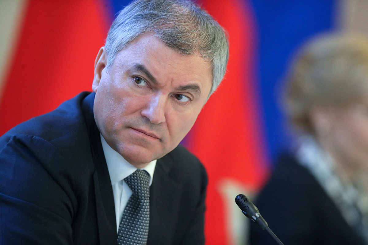 Володин обвинил США в создании и распространении COVID-19