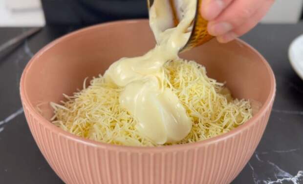 Рецепт салата с сыром и виноградом для неожиданных гостей — просто, быстро, вкусно!