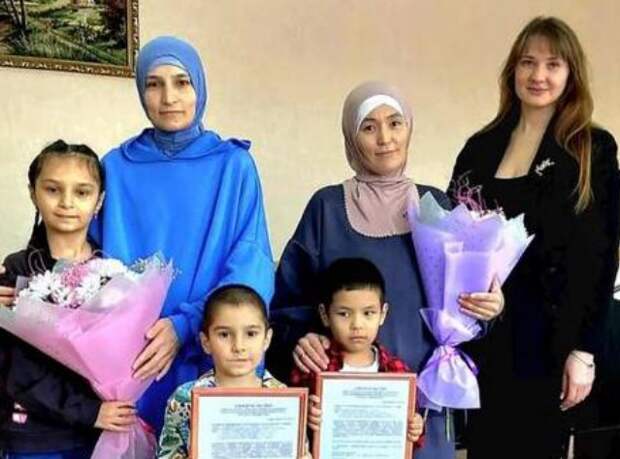 2 крупных жилищных сертификата вручили семьям без мужей с фиктивным браком: Праздник с оттенком недоумения