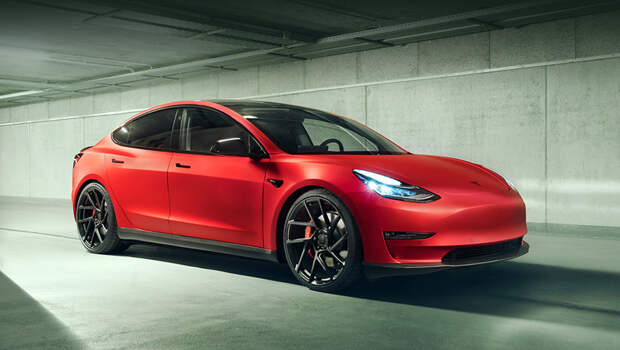 Tesla model 3. У Новитека есть также комплекты доработок для собратьев X и S, но только что добавленный в каталог седан Model 3 привлёк наше внимание. Ведь он младший в семействе Тесл и со спортом особо не ассоциируется.