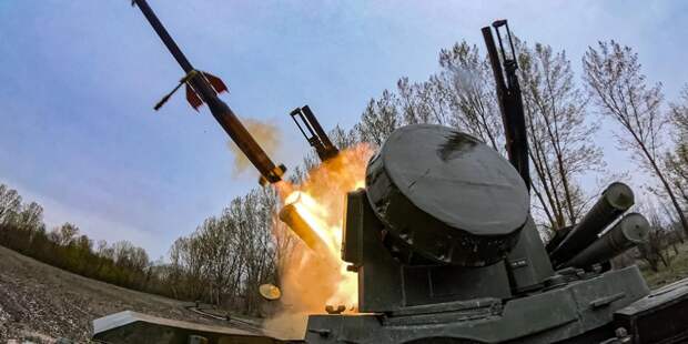 Массированный удар по югу России: 49 дронов сбиты над Волгоградом, пожар на заводе, попадание в жилой дом и детский сад