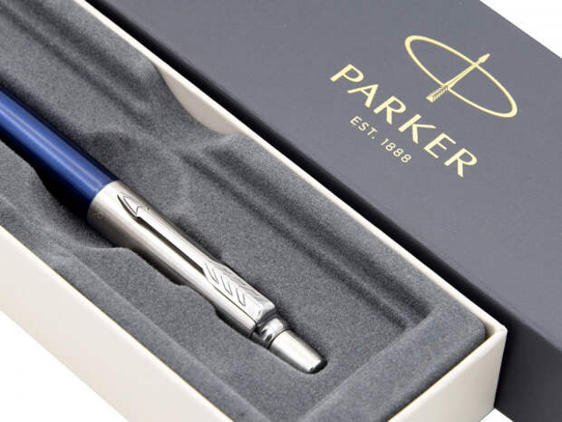 Американский изобретатель Джордж Паркер запатентовал свою первую письменную ручку.