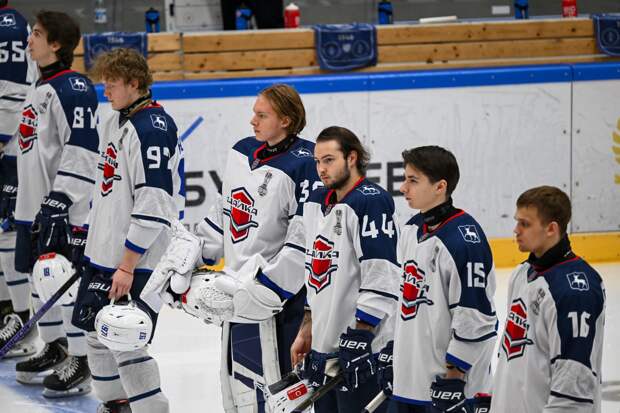 «Чайка» уступила «Омским Ястребам» на старте 1/4 финала чемпионата МХЛ