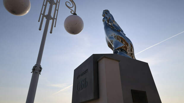 Скульптура на набережной Барнаула / Фото: amic.ru