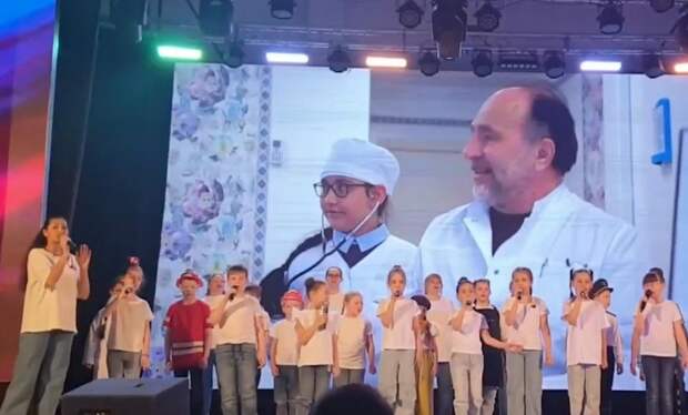 Во второй школе Салехарда прошел конкурс «Битва хоров»