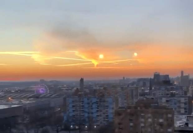 Нибиру уже летают по три. Куб боргов над Нью-Джерси и над Невадой.