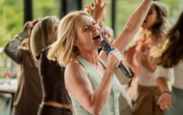 Обними свою внутреннюю стерву. Карина Разумовская учится относиться "К себе нежно"