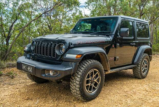 Jeep Wrangler Rubicon 2026: аналоговый король бездорожья в эпоху электрификации