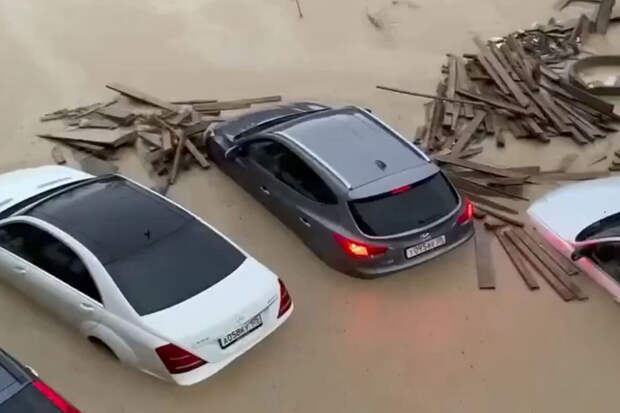 В Махачкале ливнями подтопило около 20 домов