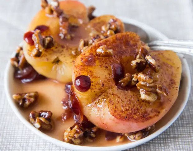 Как запечь яблоки так, чтобы захотелось добавки: 7 рецептов на любой вкус