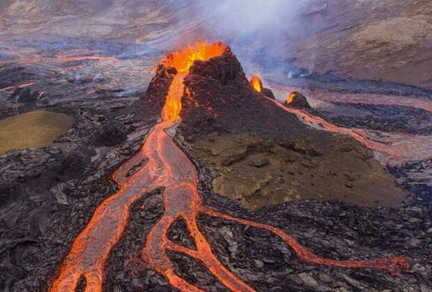 В Исландии закрыли популярный курорт из-за извержения вулкана