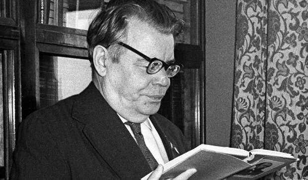 Советский поэт Михаил Васильевич Исаковский (1900—1973) Советский поэт Михаил Васильевич Исаковский (1900—1973)