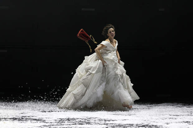 Сцена из спектакля «Анна Каренина»