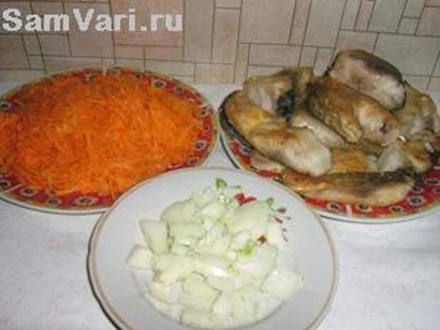 Рыба тушеная в морковке
