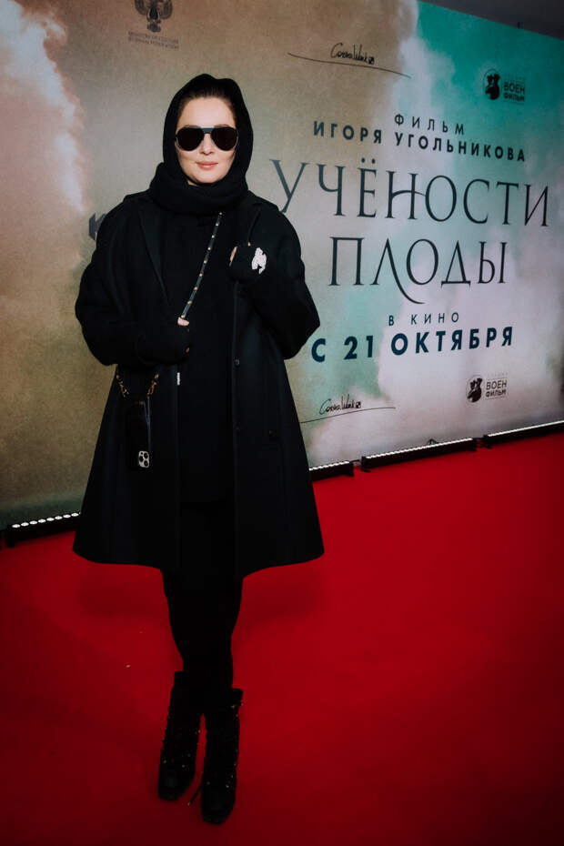 Жизнь до карантикул: Милла Йовович, Кристен Стюарт и Нино Нинидзе