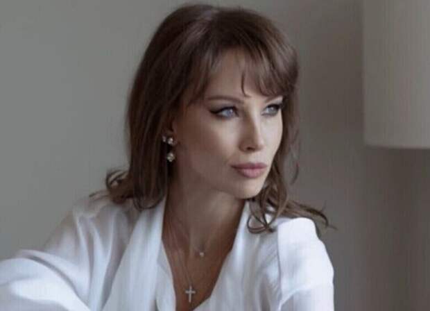 «Перебор»: Диброва устроила жаркую фотосессию на Байкале на каблуках