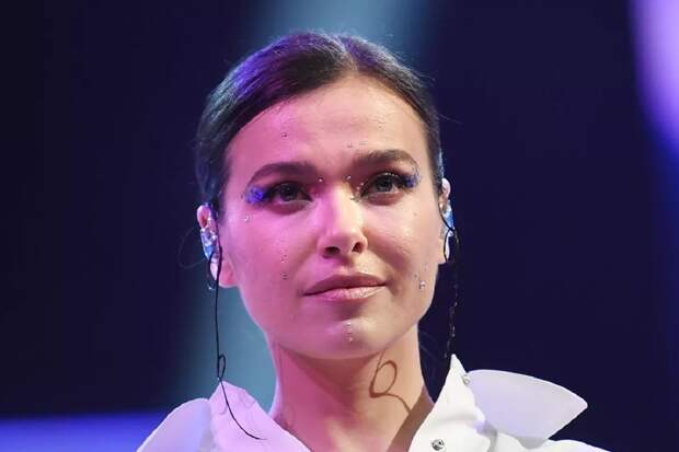 Бывшая солистка Serebro Елена Темникова продала подмосковный коттедж за 95 млн рублей