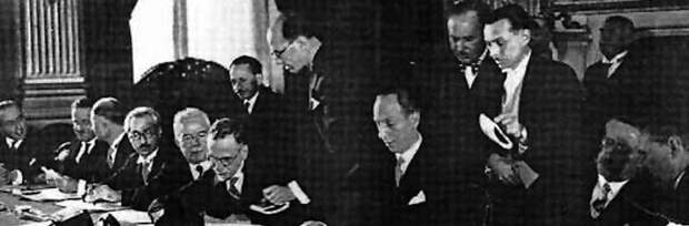 8668-The_National_Bloc_signing_the_FrancoSyrian_Treaty.jpeg