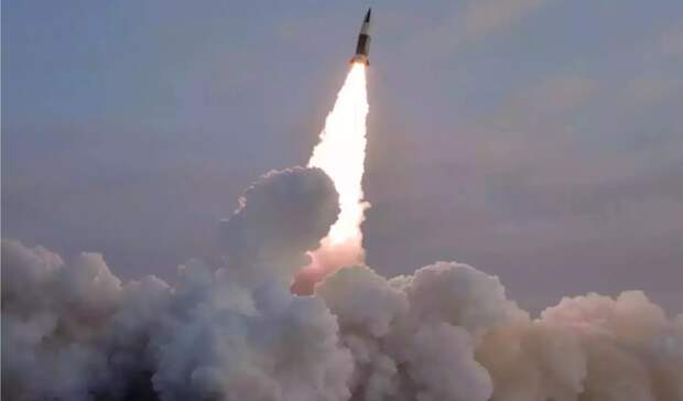 КНДР запустила уже третью баллистическую ракету в течение часа