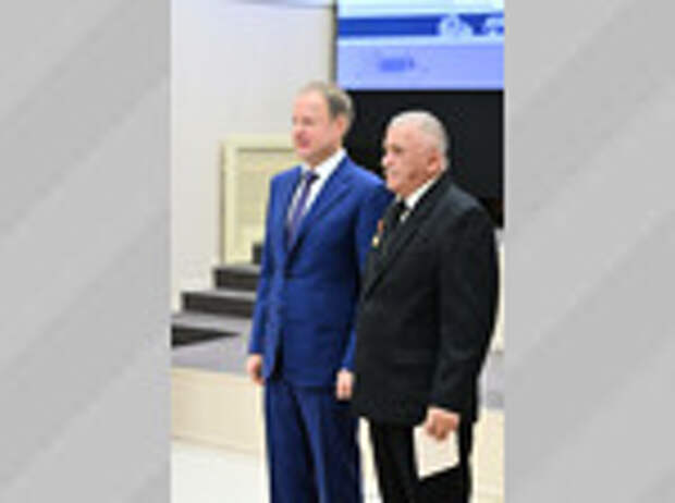 Томенко вручил награды лучшим работникам дорожной и транспортной отрасли / Фото: Антон Червяков