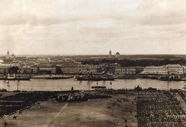 Сенатская площадь в день празднования 200-летия со дня рождения Петра I 30 мая 1872 года