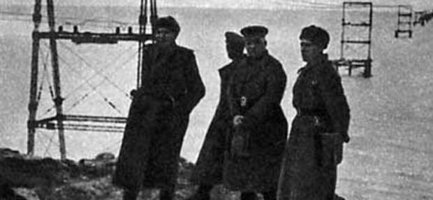 1942 год, канатная дорога через Керченский пролив Два Крымских моста разрушились, а третий соединил Россию и Крым, поезда уже ходили Фото первых Крымских мостов построенных Германией и СССР, стоимость и общее расстояние Крымского (Керченского) моста и др. интересные факты