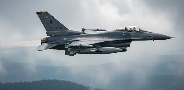 Второй за сутки: в Южной Корее разбился истребитель F-16