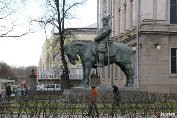 «От викинга до зверья, от босоты до царя». Питерская героика с Евгением Вышенковым