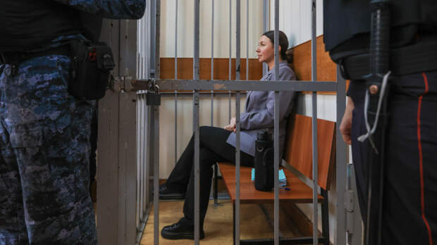 «Приболела, кашляет»: отец Блиновской о самочувствии дочери в колонии