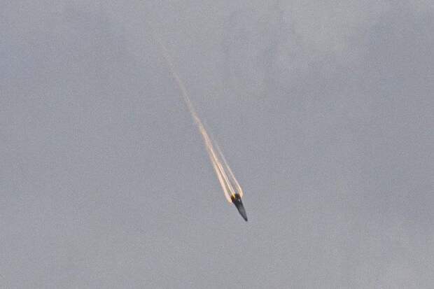 Появилось фото иранской боеголовки, летящей в огненном облаке на столицу Израиля