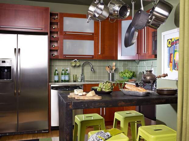 Практичный способ хранения кухонной утвари, который поможет сэкономить место в небольшом помещении.