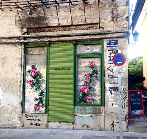 Городские цветы: художница украшает испанские улочки цветочной вышивкой вышивка, испания, уличное искусство