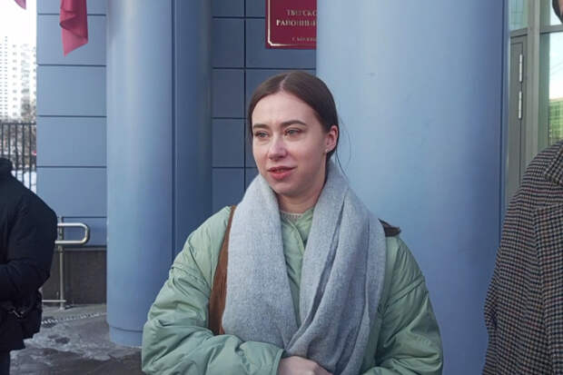 Сестра блогерши Александры Митрошиной расплакалась во время дачи показаний