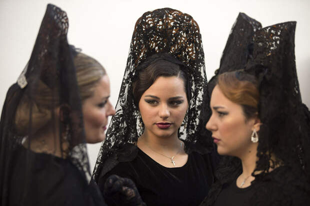 В испанской Малаге проводятся пышные пасхальные процессии