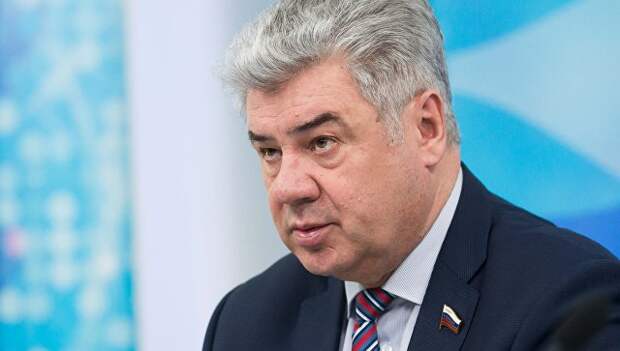 Виктор Бондарев во время брифинга с военными атташе иностранных государств. 29 марта 2018 Виктор Бондарев во время брифинга с военными атташе иностранных государств. 29 марта 2018