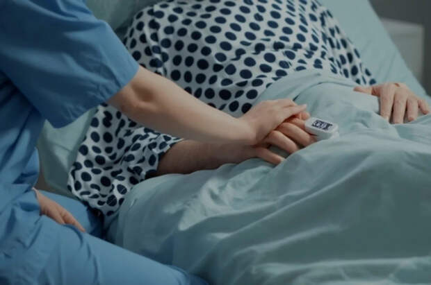 Перед смертью все делают одно движение: медик назвал признаки скорого конца