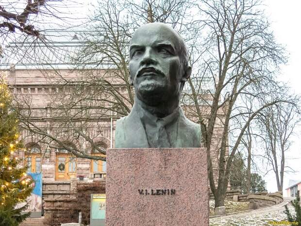 Один из памятников В. Ленину в Финляндии. Город Турку