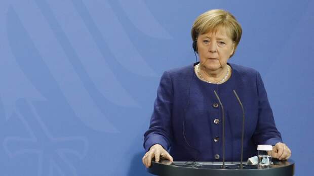 Bild: Ангела Меркель улетела в отпуск на Канары экономклассом