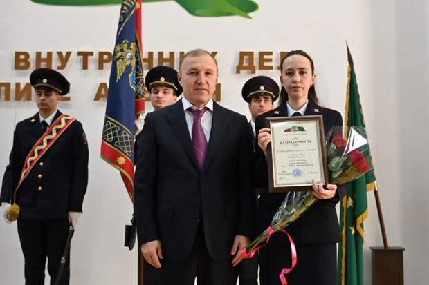 Глава Адыгеи поздравил сотрудников МВД с наступающим праздником