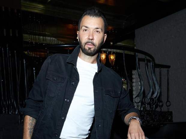 Певец Денис Клявер признался, что всегда соперничал со своим знаменитым отцом