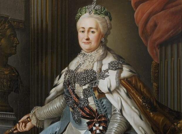Екатерина II была полной женщиной, но старалась скрывать это с помощью одежды. /Фото: static6.smi2.net