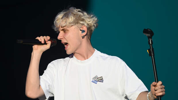 Дуэт с Пересильд удался: Дмитриенко стал самым высокооплачиваемым артистом 2025 года