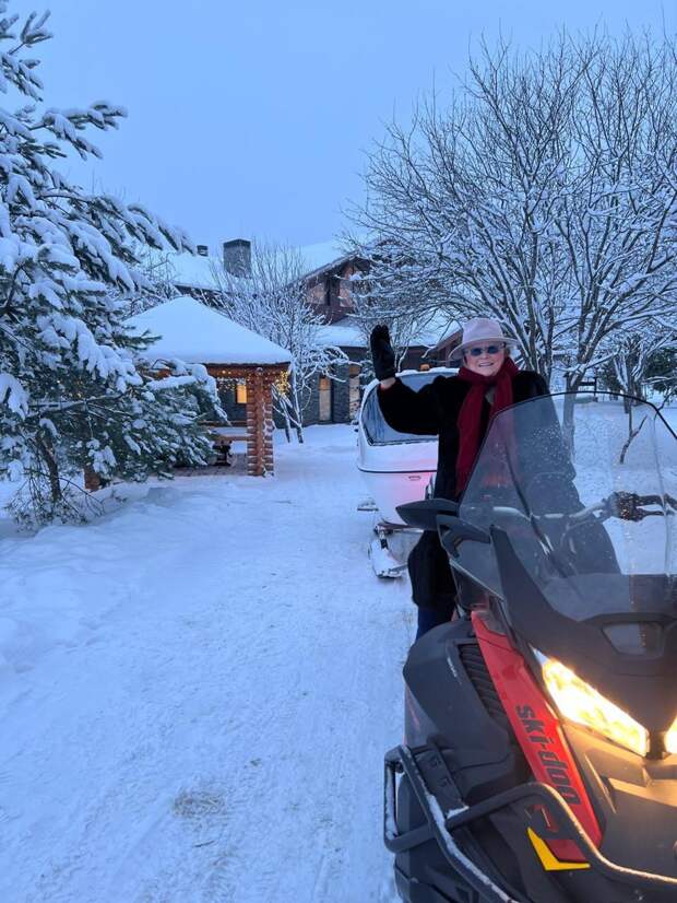 Татьяна Михалкова показала, как проводит новогодние каникулы на даче с семьёй