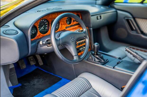 Редкий и легендарный Bugatti EB110 GT 1996 года