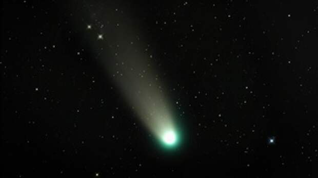 Комета в небе над Алтайским биосферным заповедником / Фото: vk.com/altzapovednik / Роман и Татьяна Воробьевы 